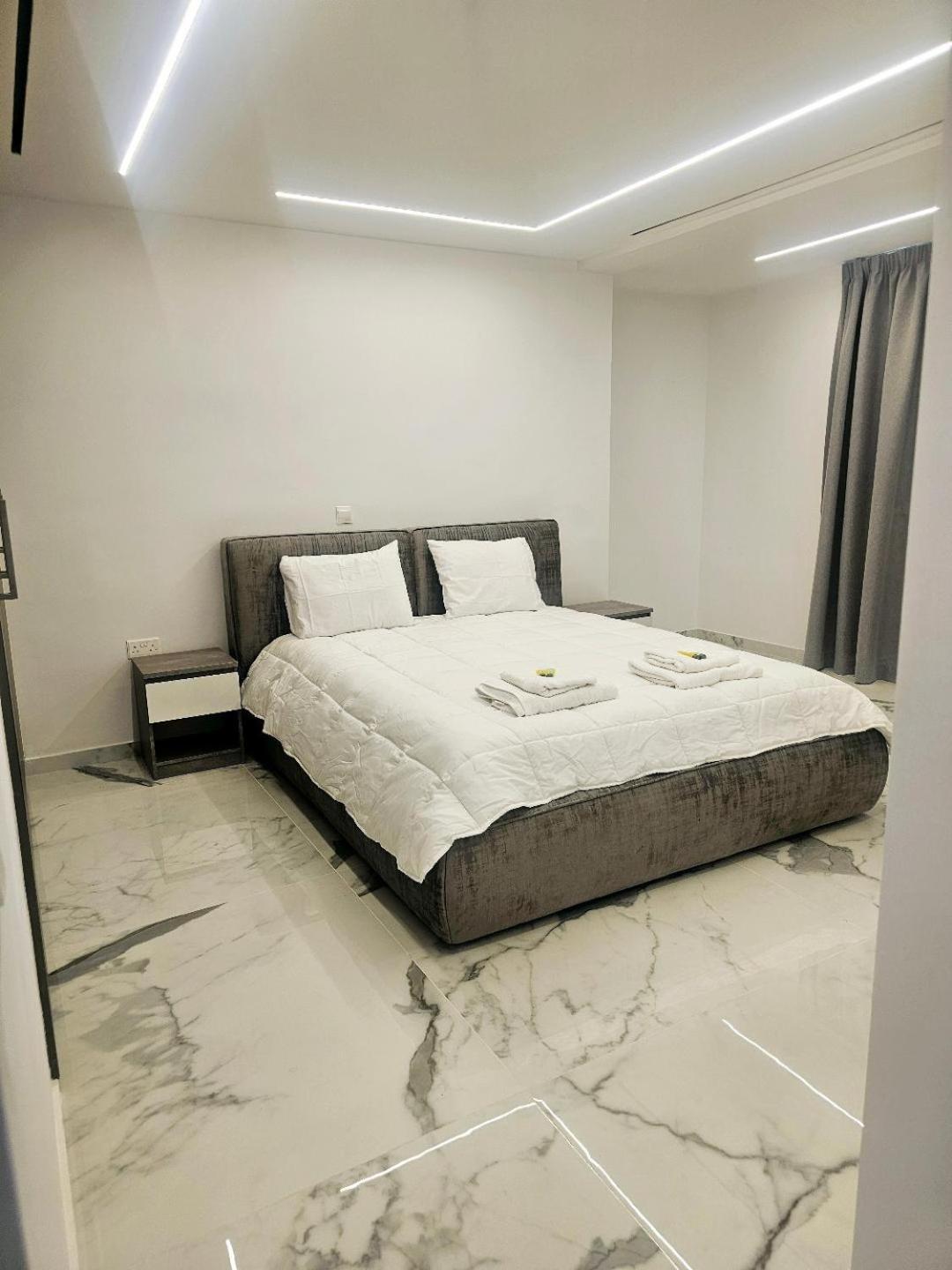 Deluxe Apartment Pafos Exterior foto