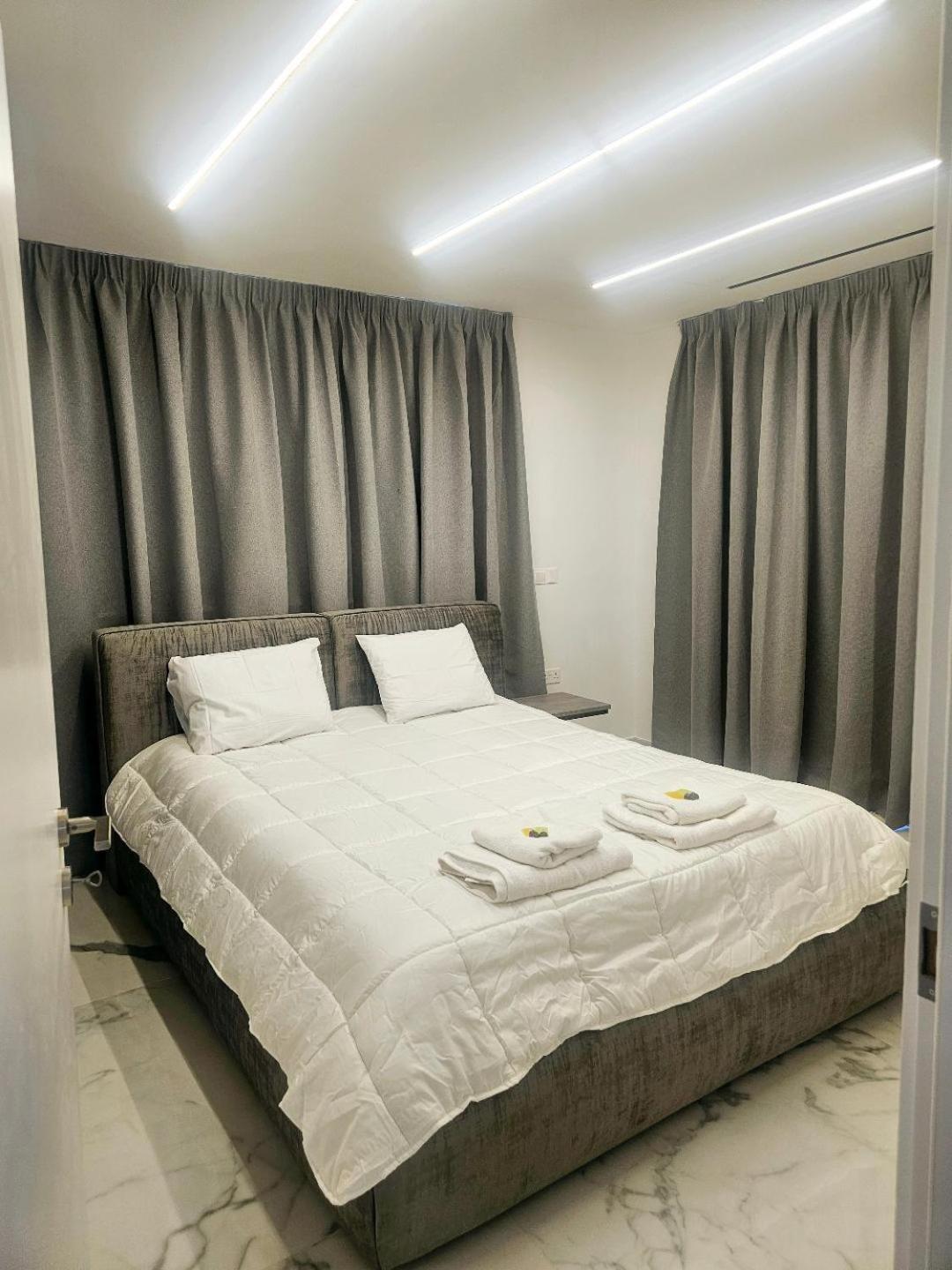 Deluxe Apartment Pafos Exterior foto
