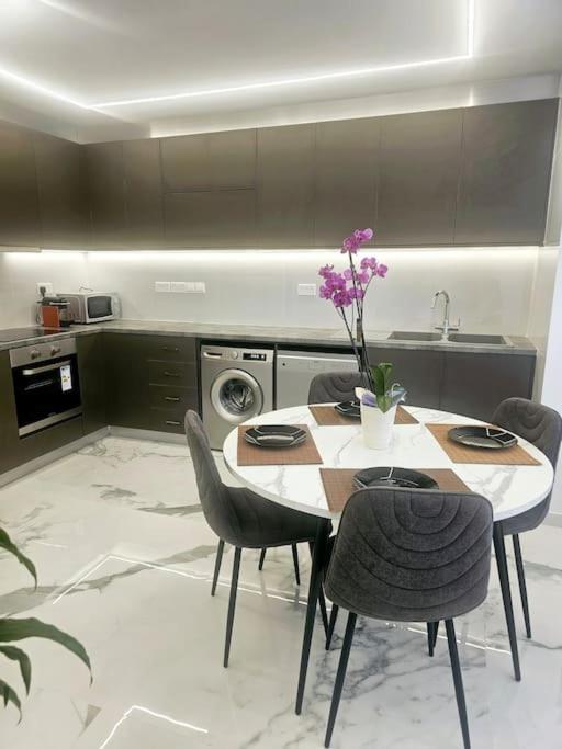 Deluxe Apartment Pafos Exterior foto