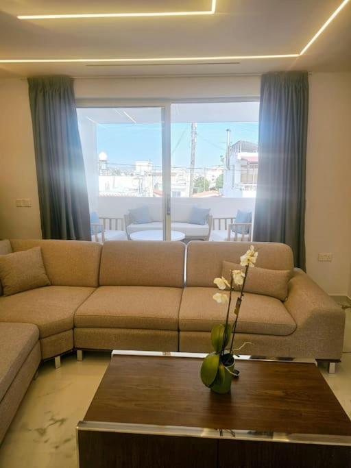 Deluxe Apartment Pafos Exterior foto