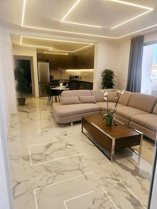 Deluxe Apartment Pafos Exterior foto